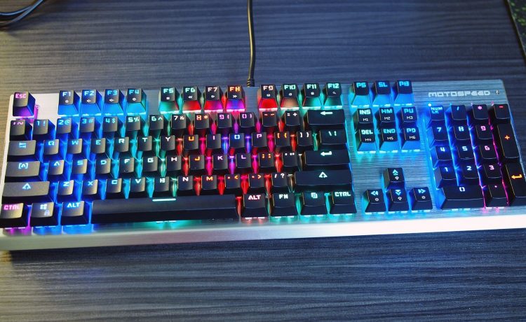 Игровая клавиатура Motospeed CK108 c RGB подсветкой